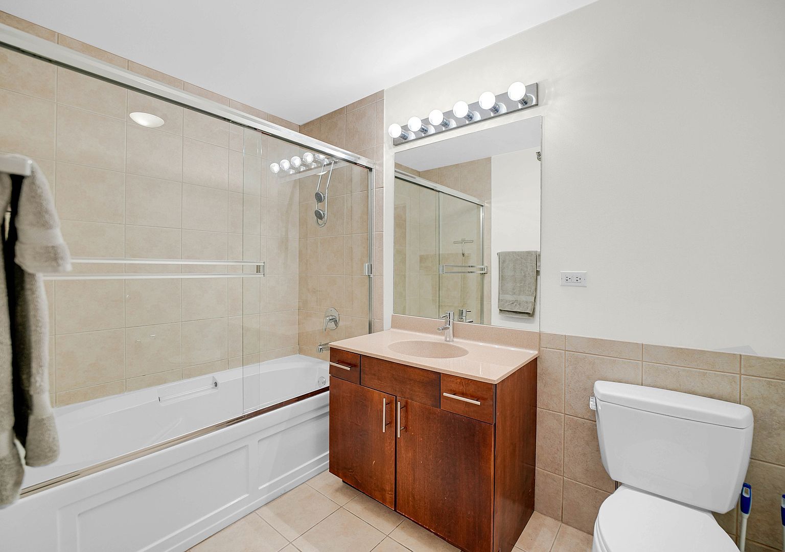 235 W Van Buren St UNIT 2721 Chicago, IL 60607 | Condominium