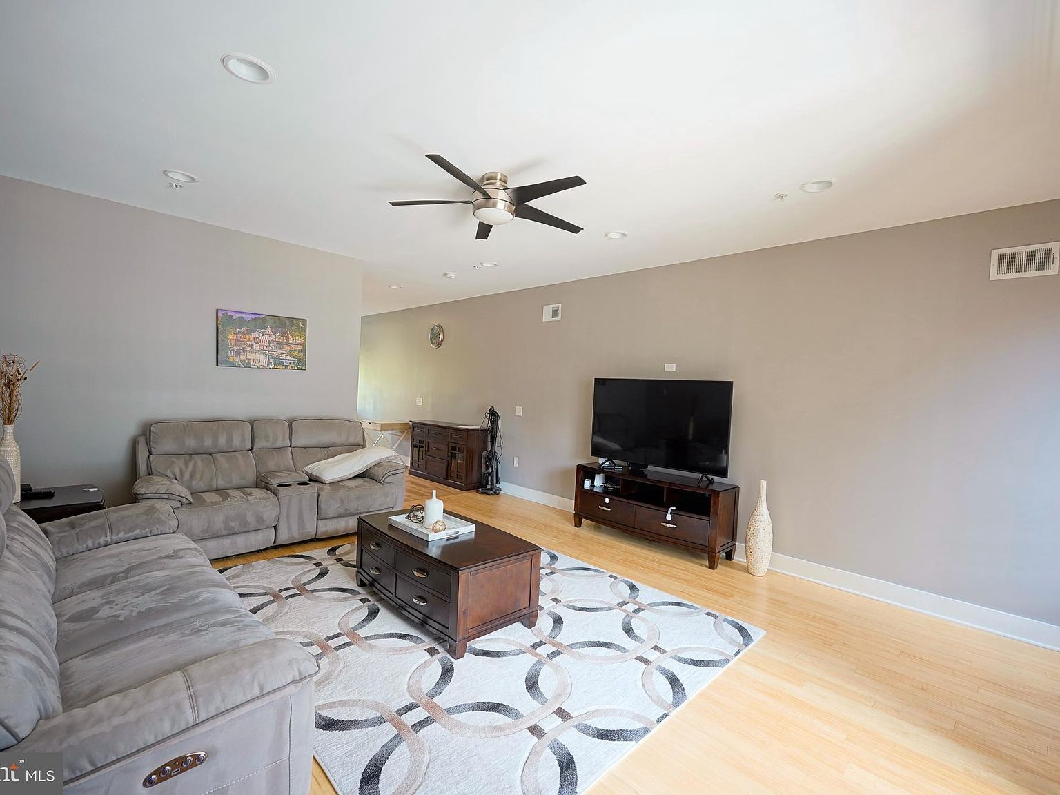 908 N Front St Philadelphia, PA 19123  | New build