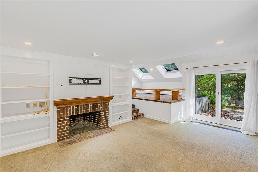 53 Lawrence Rd Boxford, MA 01921  | Single Family