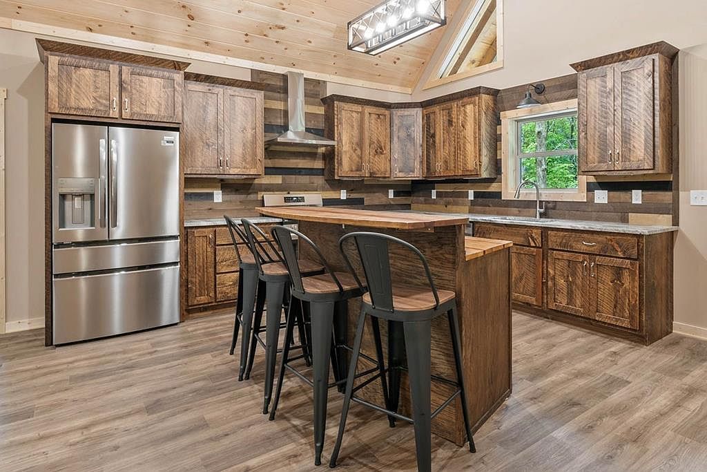 241 Lemmon Ln Ellijay, GA 30540  | Single Family