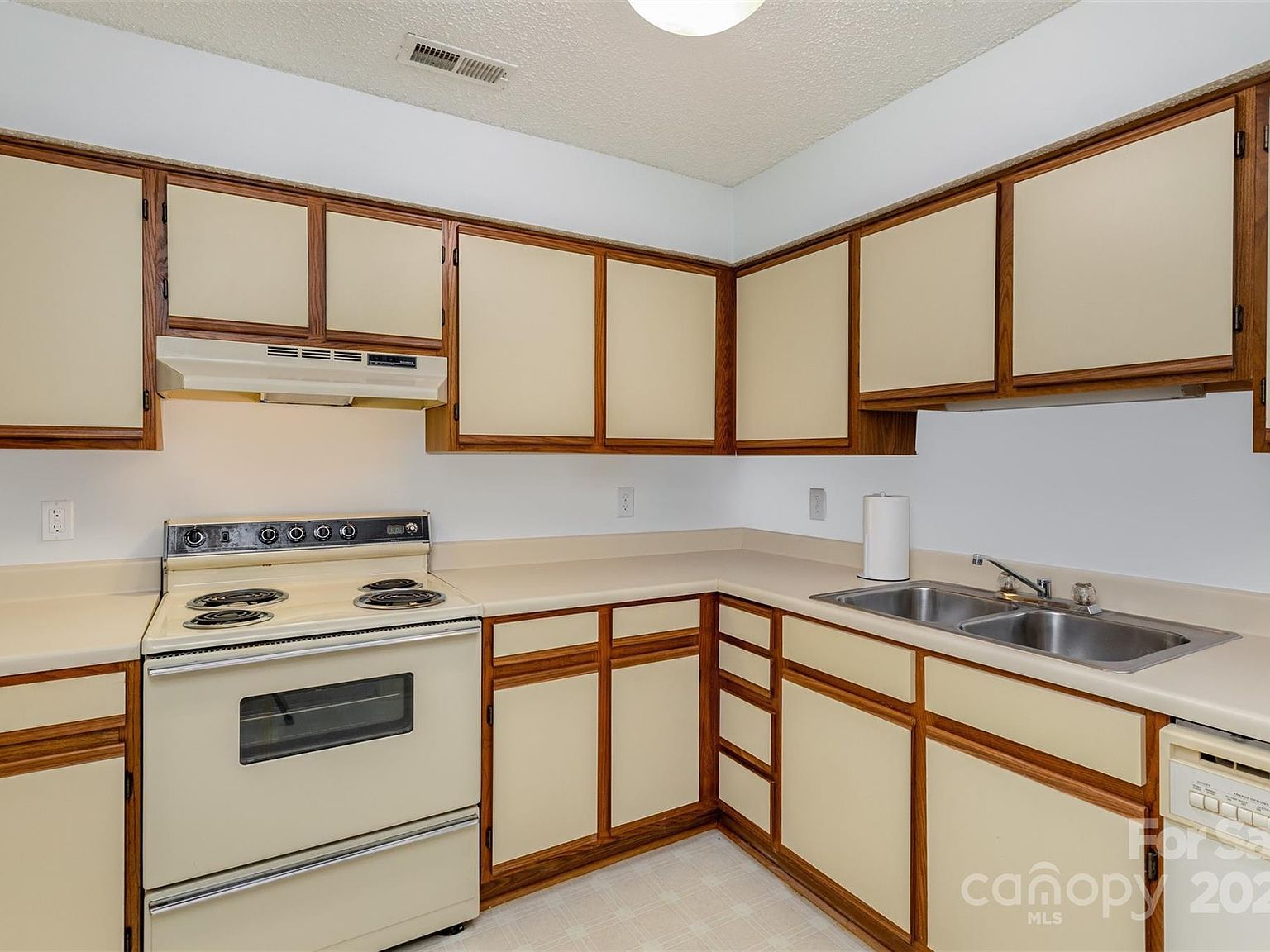 1021 Churchill Downs Ct APT G Charlotte, NC 28211  | Condominium