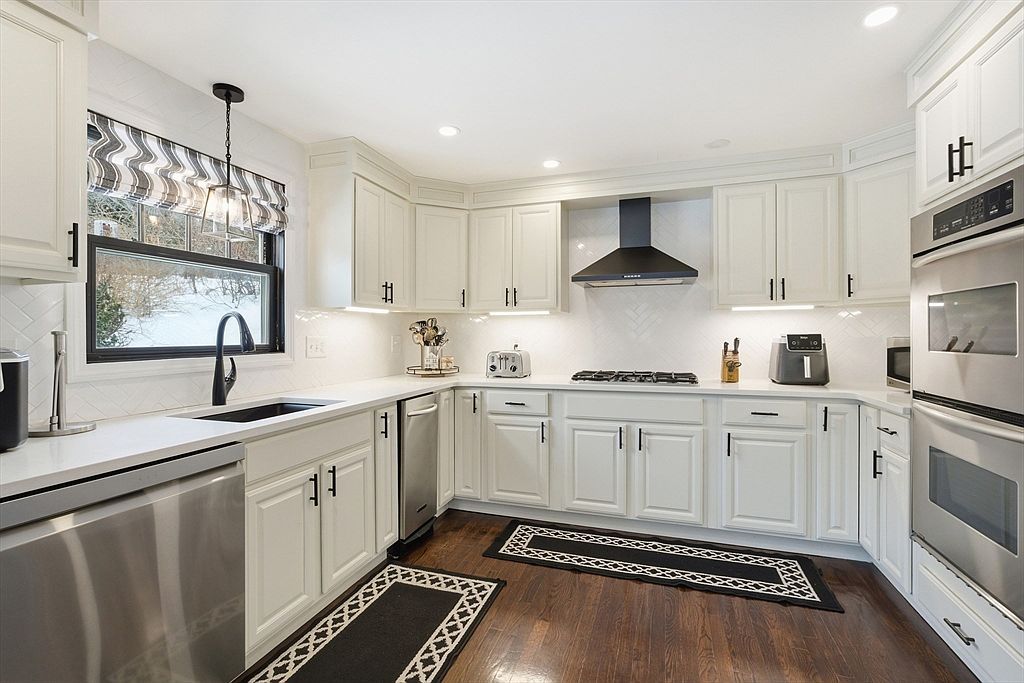 6 Brewster Rd Milton, MA 02186  | Single Family