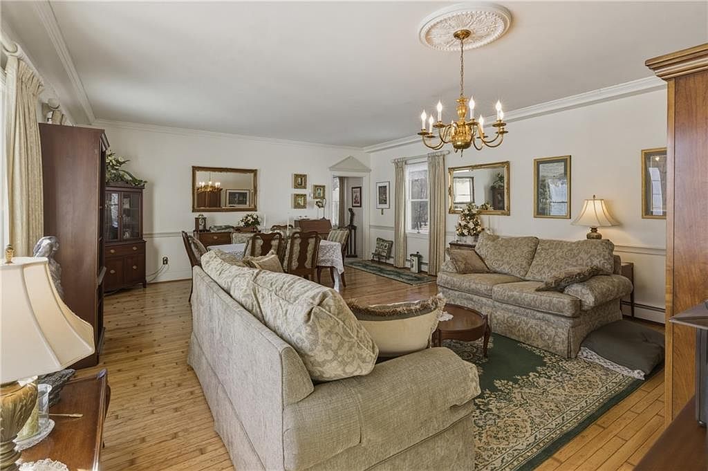 553 Bellevue Ave APT 6 Newport, RI 02840  | Condominium