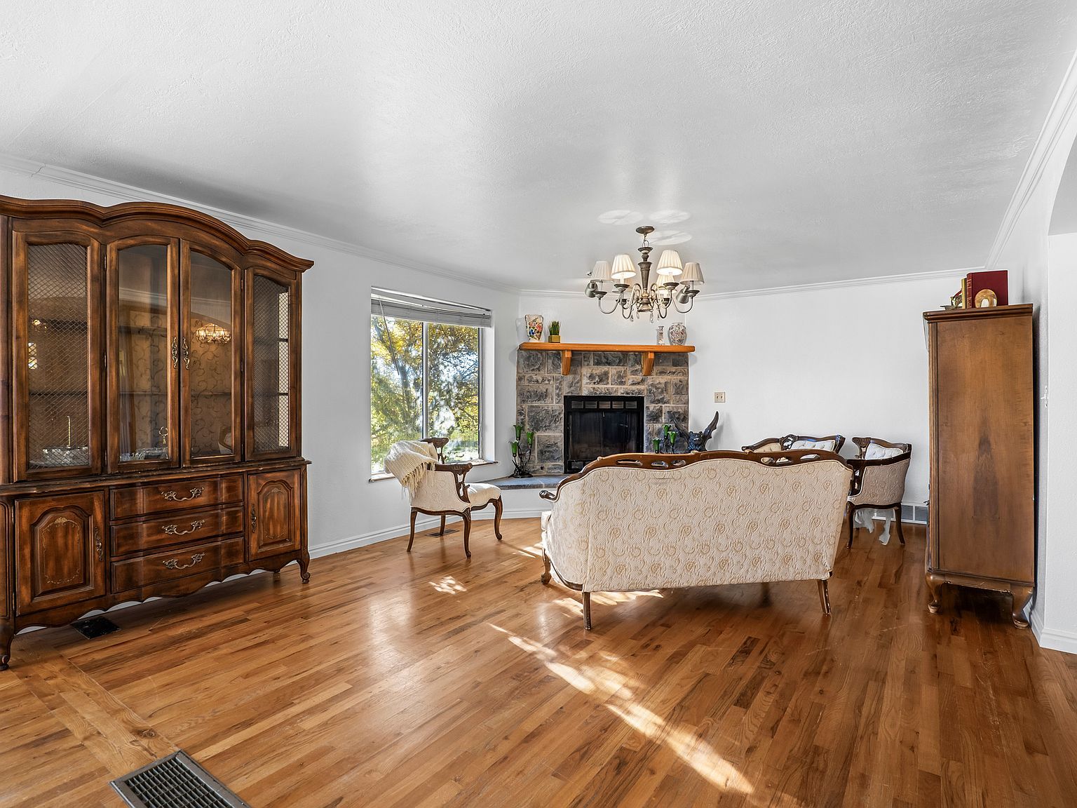 956 N Main St Genola, UT 84655  | Single Family