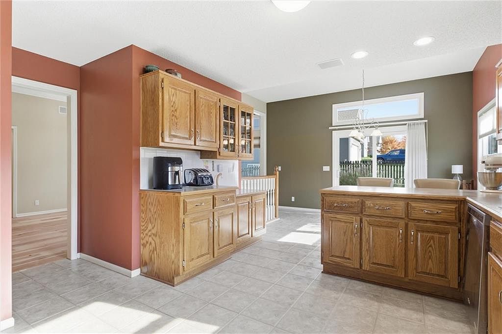 1009 SW Blazing Star Dr Lees Summit, MO 64081  | Single Family