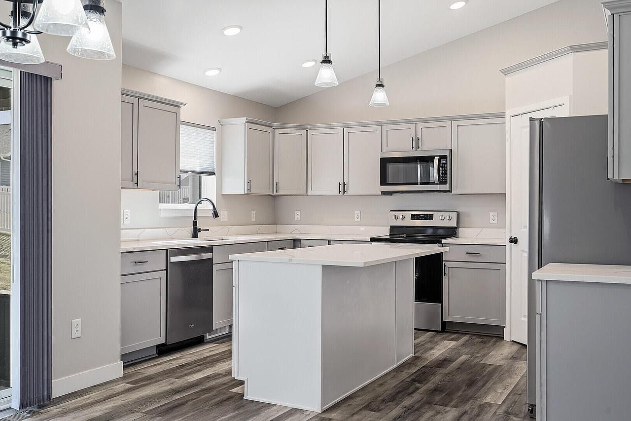 2075 Willow Run Reedsburg, WI 53959  | Single Family