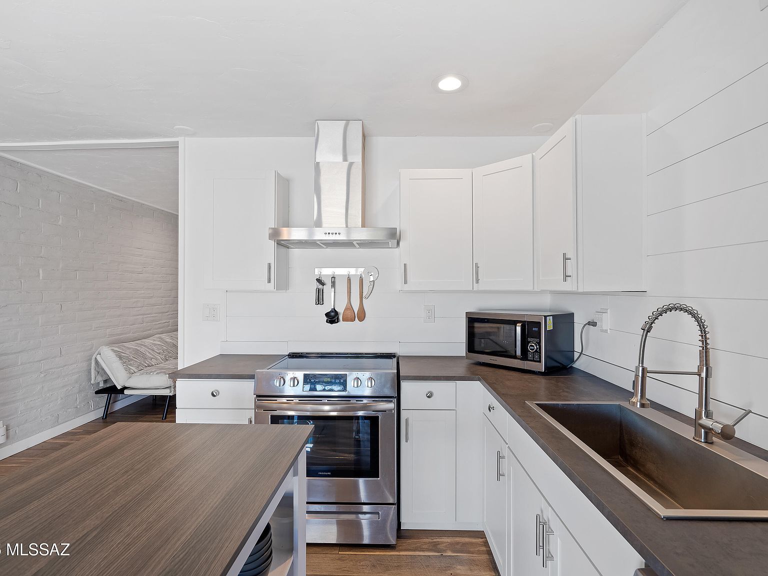 8271 E Kenyon Dr Tucson, AZ 85710  | Single Family