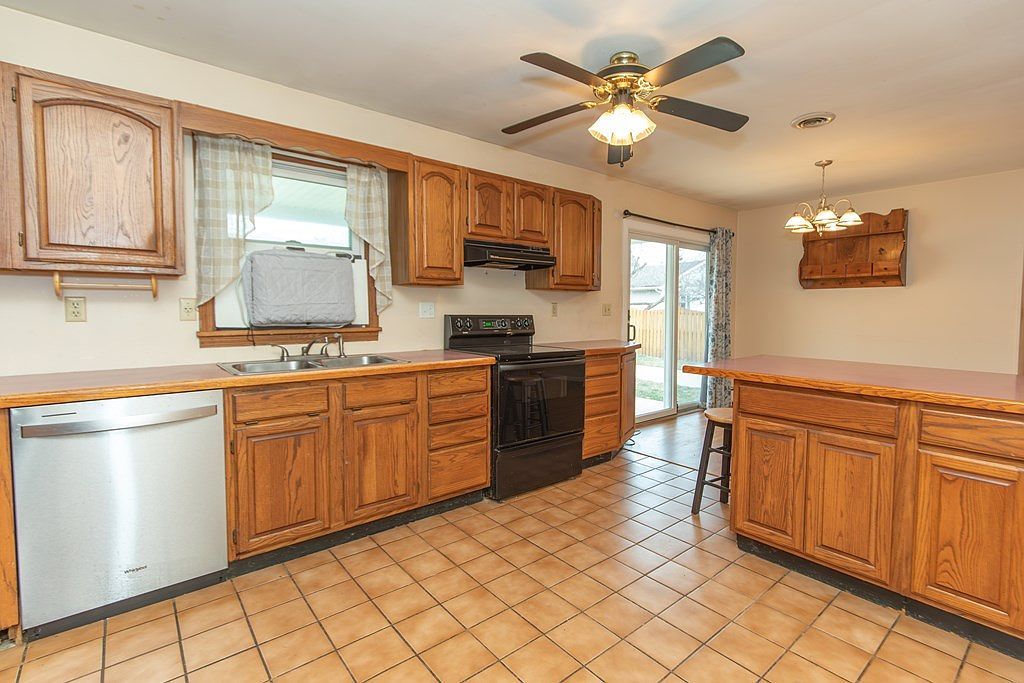 527 Center St Milton, PA 17847  | Single Family