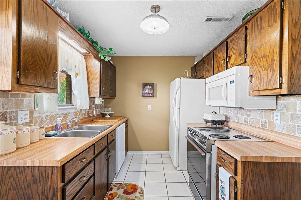 303 Crystal Pl Dalton, GA 30720 | Condominium