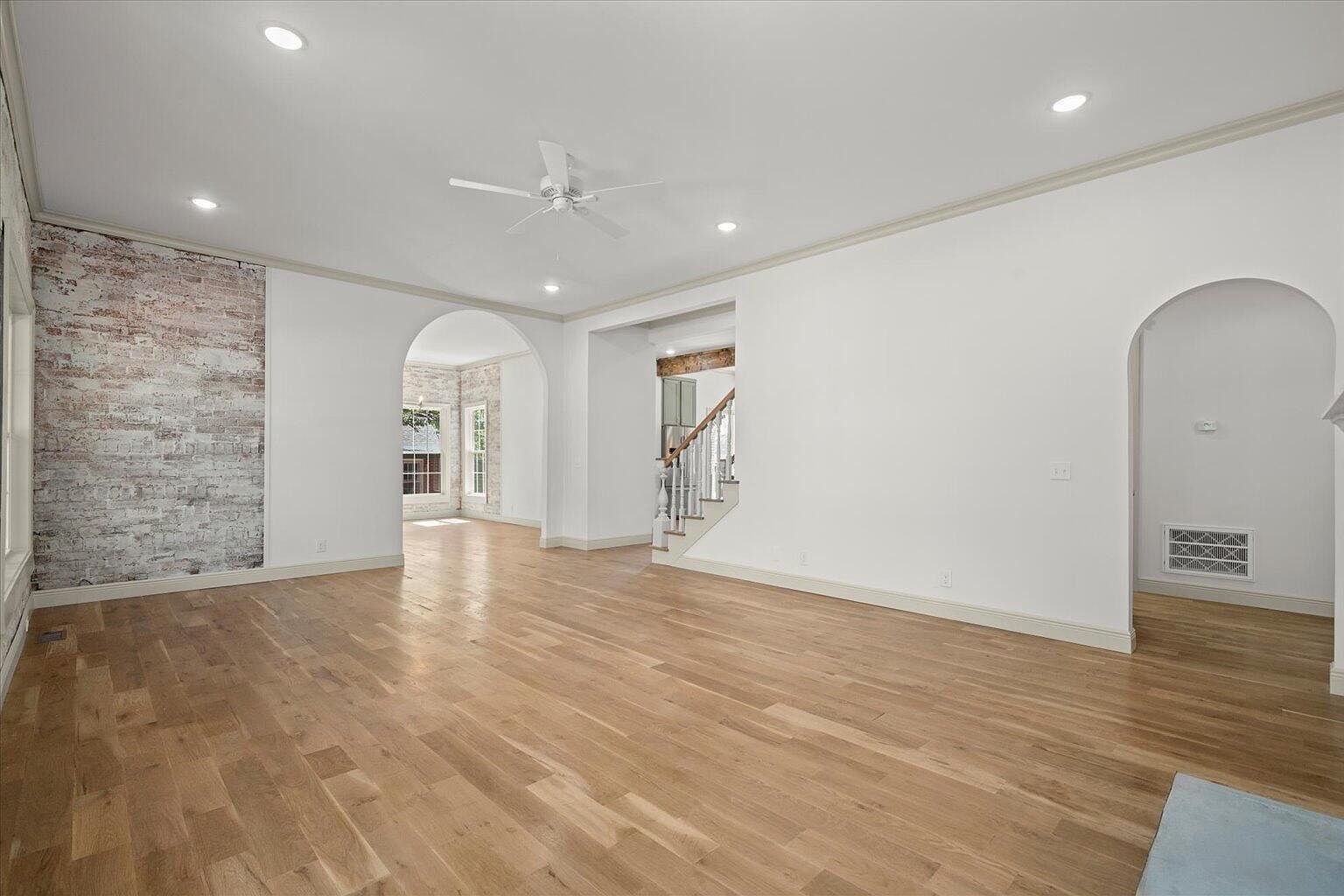 703 W Walnut Ave Dalton, GA 30720  | Single Family