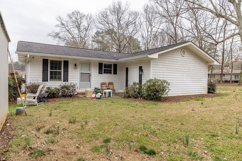 527 E Austin Dr Chatsworth, GA 30705  | Single Family