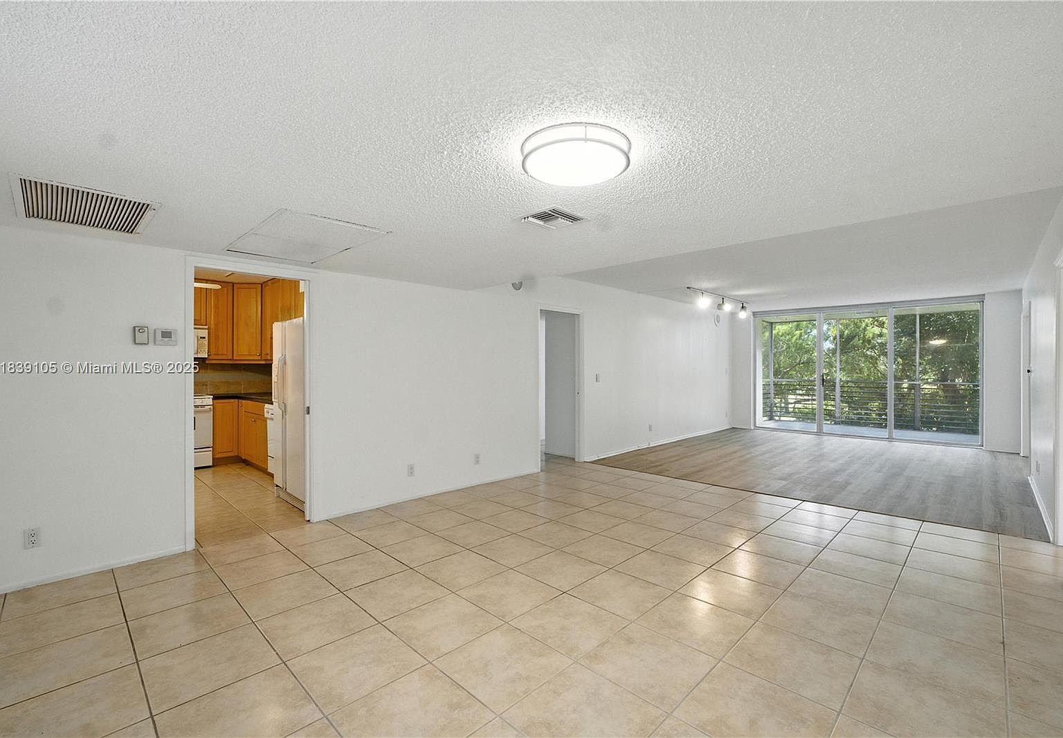 3850 Oaks Clubhouse Dr APT 307 Pompano Beach, FL 33069  | Condominium