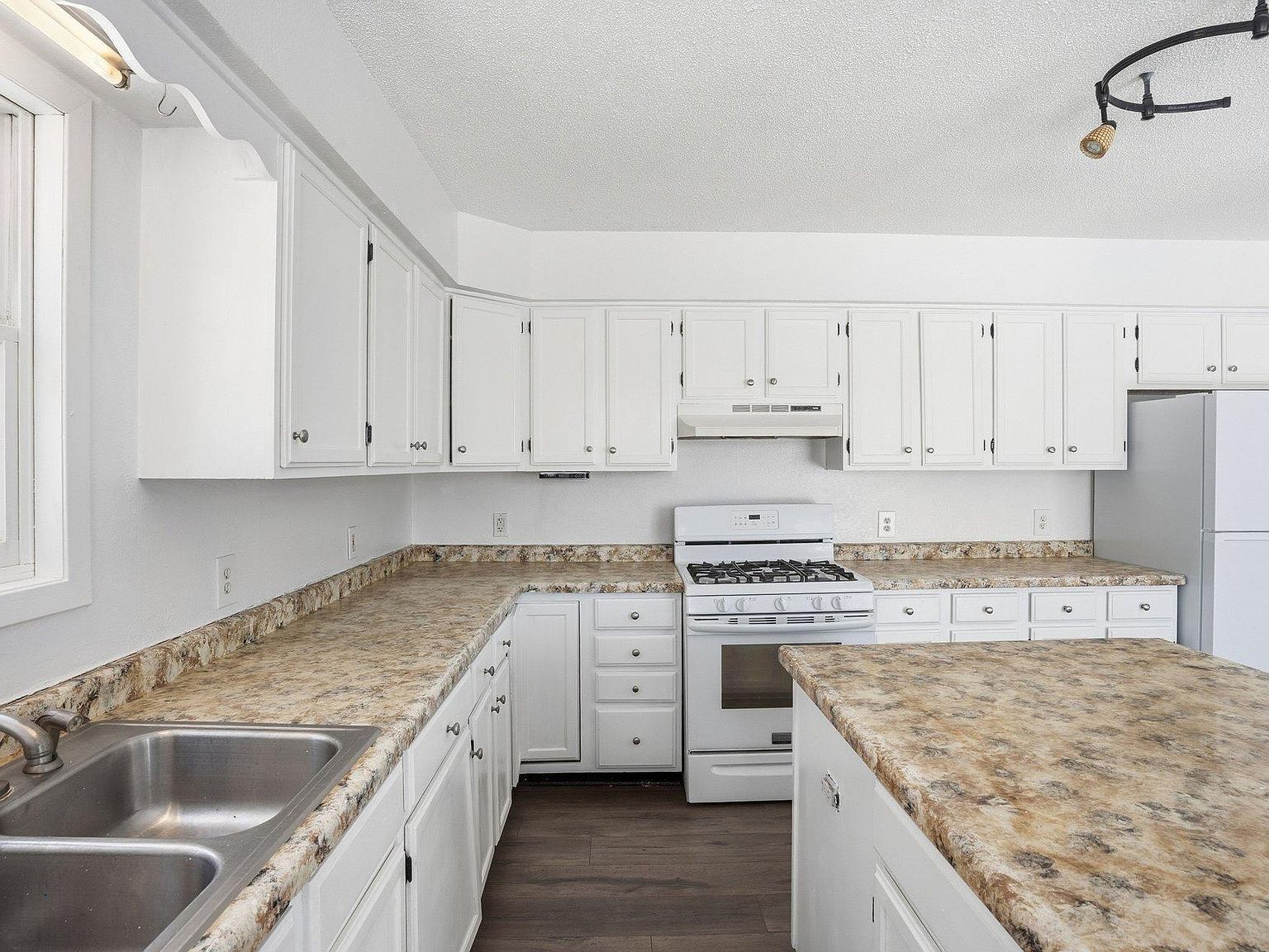 16 14th St NW Faribault, MN 55021 | Single Family