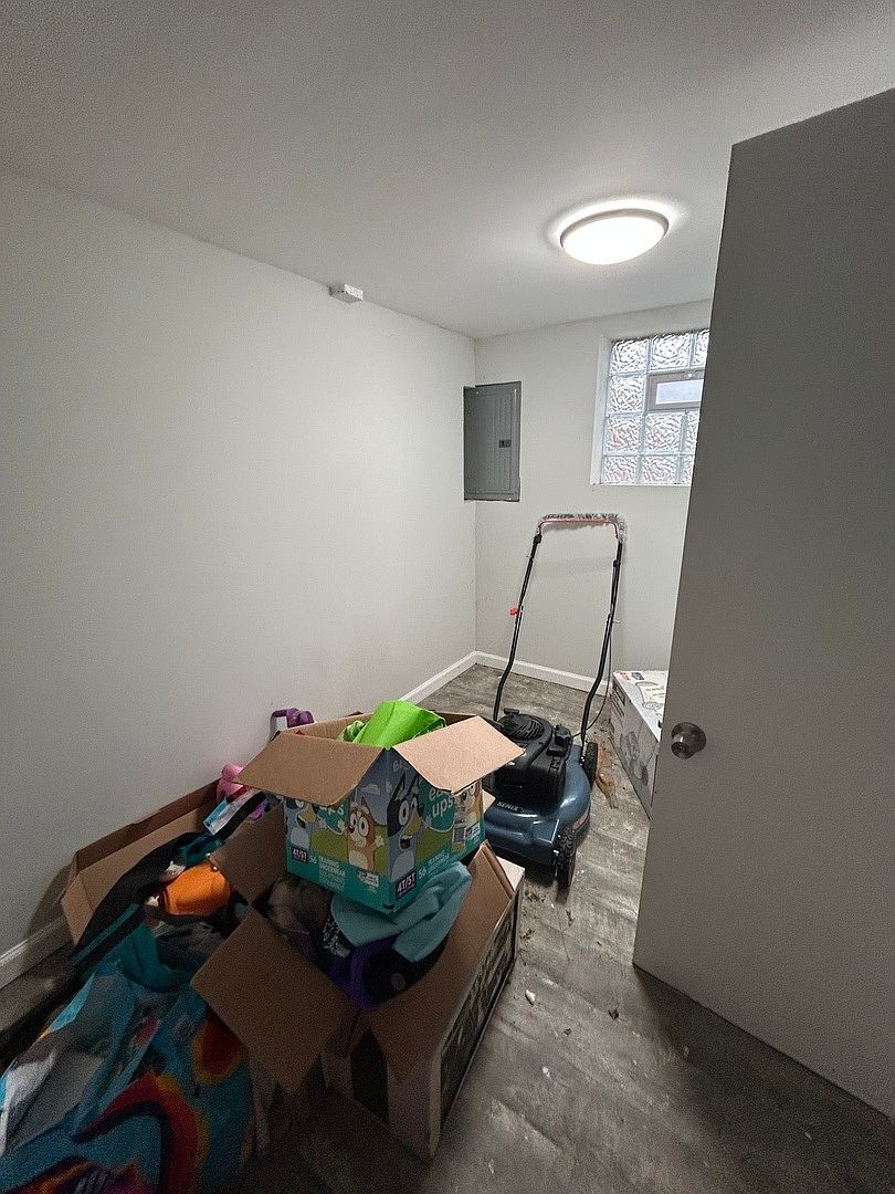 8211 S Saginaw Ave Chicago, IL 60617  | Single Family