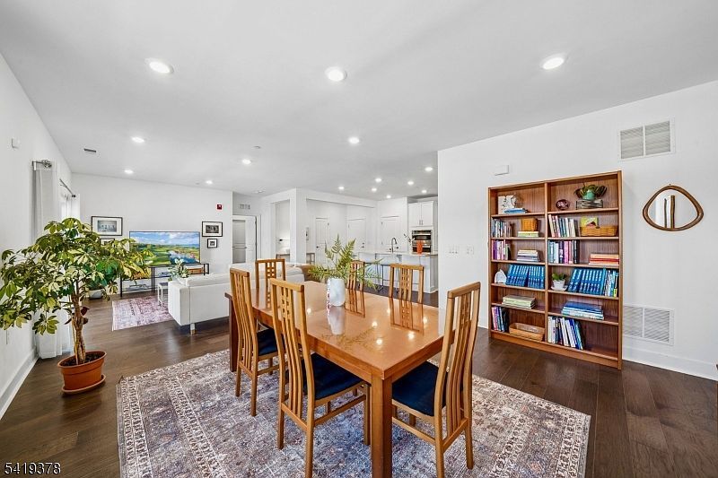 15 Whitney Ave Morris Plains, NJ 07950  | Condominium