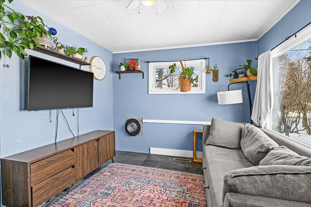 28 Vassar St Duluth, MN 55803  | Single Family