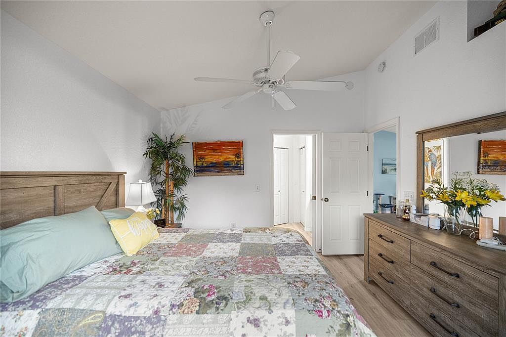 3922 NE 22nd Ln Ocala, FL 34470  | Single Family