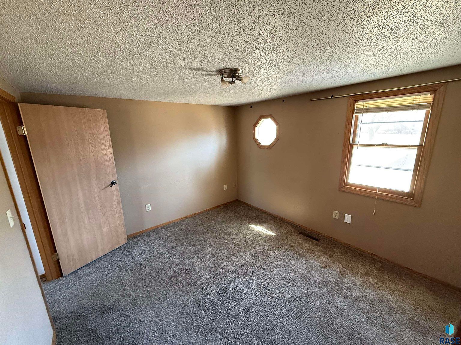 1300 S Point Dr Sioux Falls, SD 57103  | Single Family