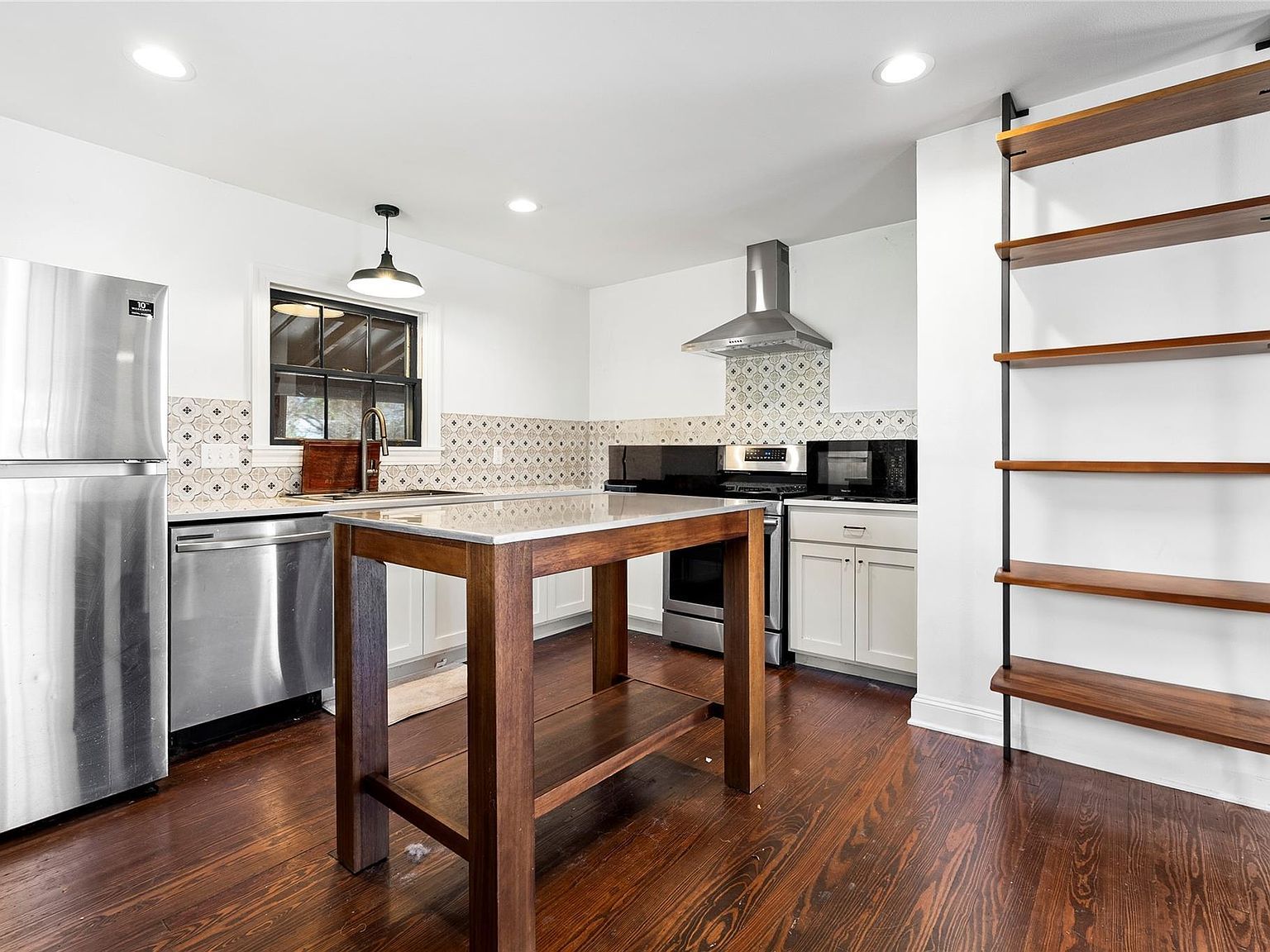 517 N Avenue F Elgin, TX 78621  | Single Family