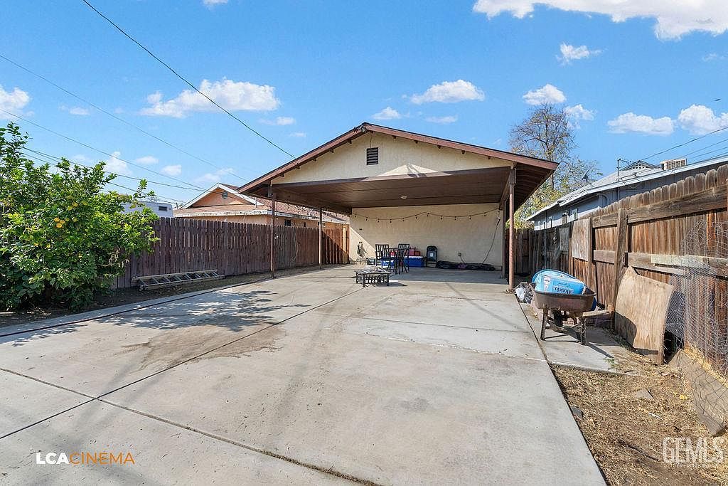 406 K St Bakersfield, CA 93304  | Single Family