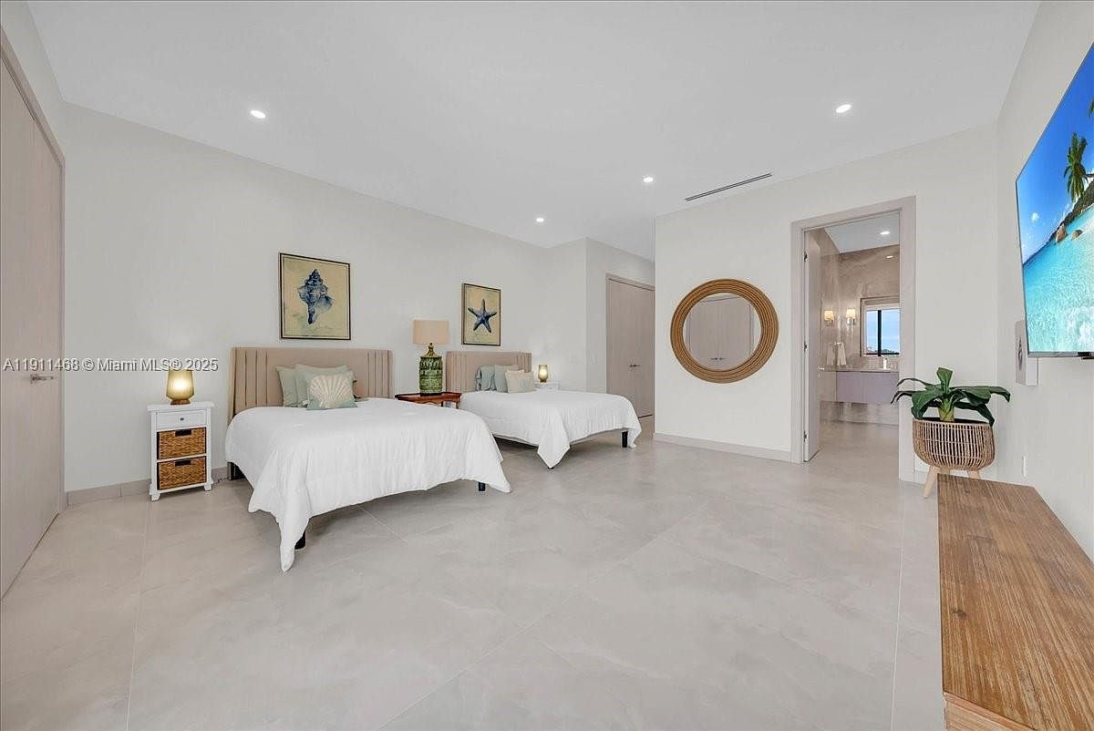 10 Cushing Ln Marco Island, FL 34145  | Single Family