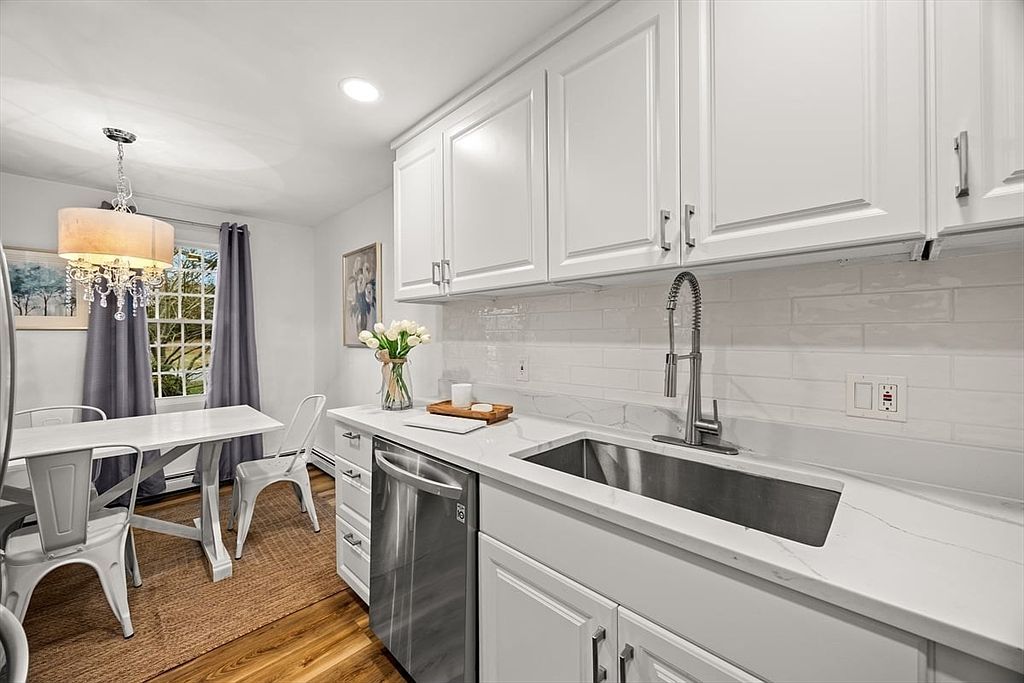 561 Twin Lakes Dr Halifax, MA 02338  | New build