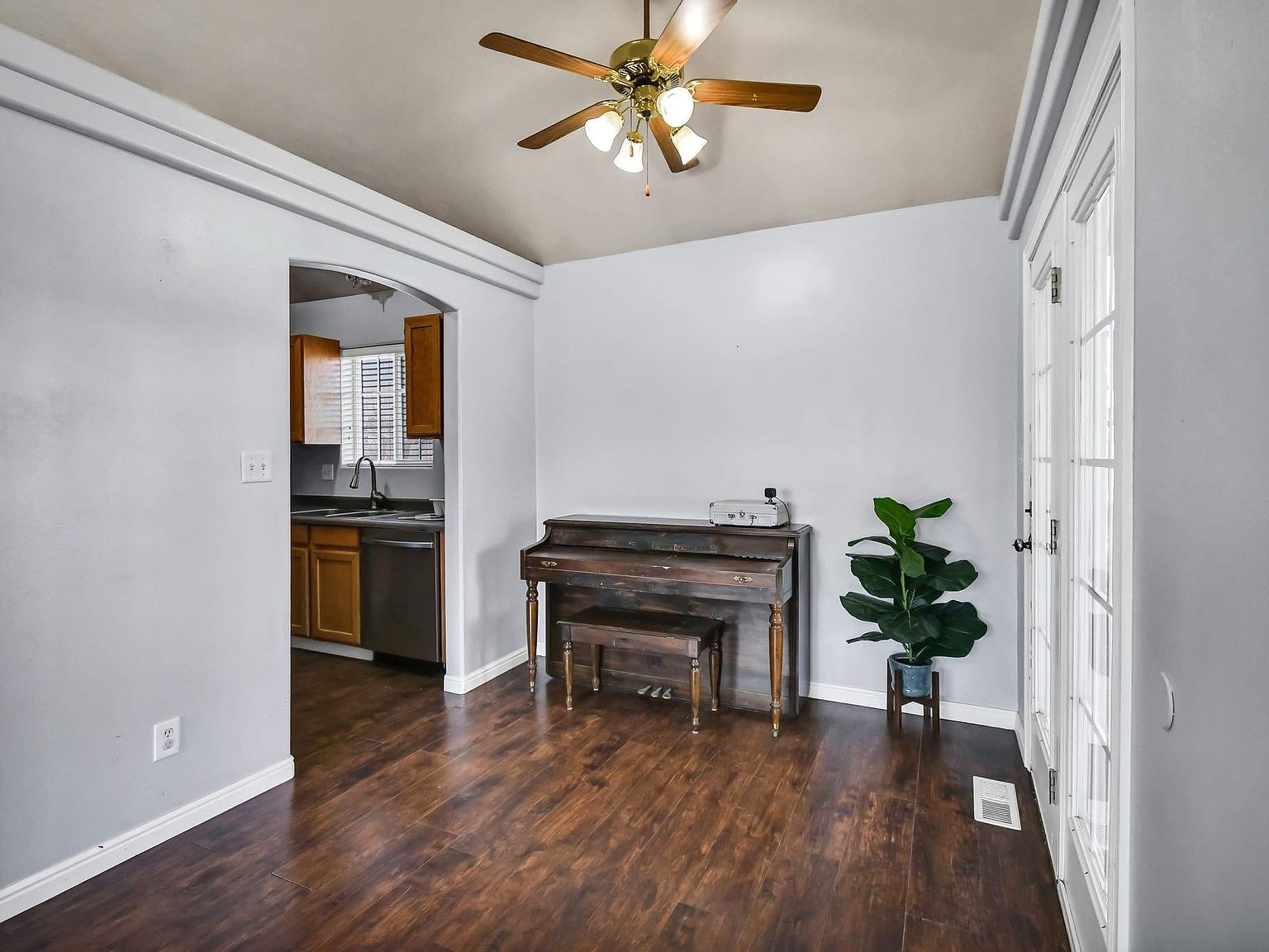 272 N 350 E Elsinore, UT 84724  | Single Family