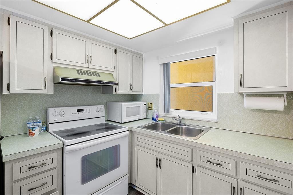 6651 Sunset Way APT 9 Saint Pete Beach, FL 33706  | Condominium