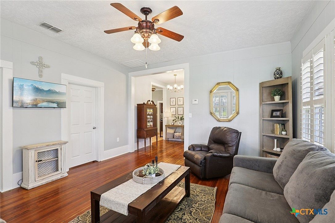 108 Kroschel St Hallettsville, TX 77964  | Single Family