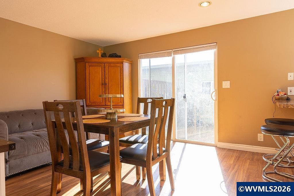 3816 3rd Ave N Keizer, OR 97303  | Condominium