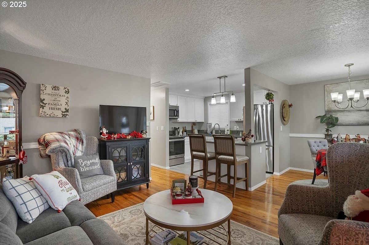 1740 Jansen Way Woodburn, OR 97071  | Single Family