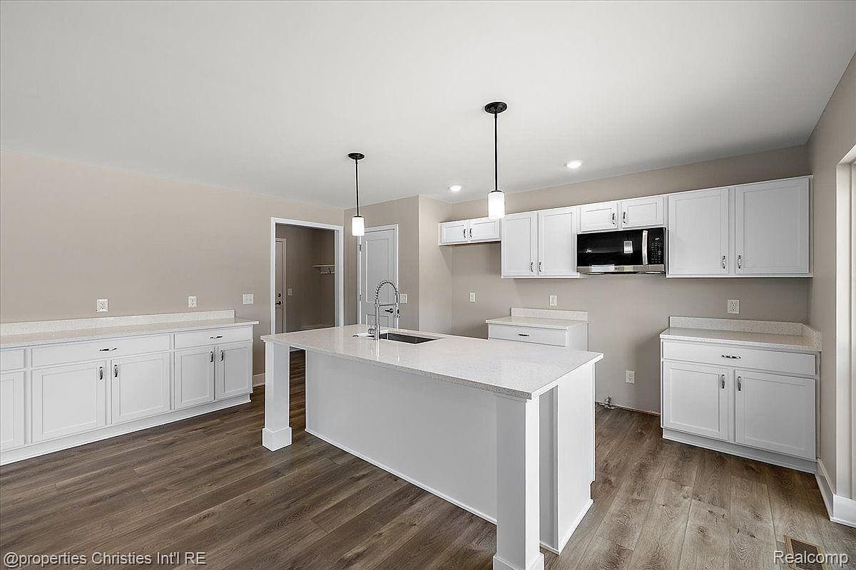 577 W Lake St South Lyon, MI 48178 | Single Family