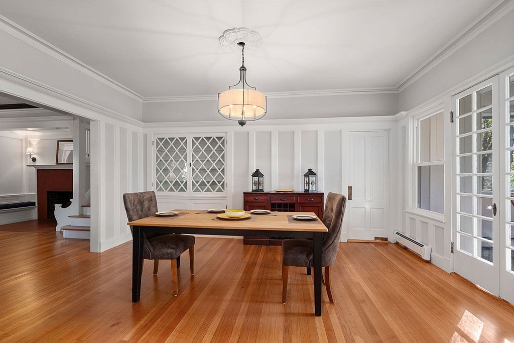 37 Kenwood Ave Worcester, MA 01605  | Single Family