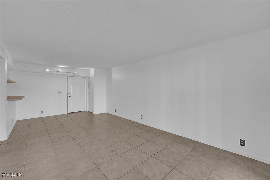 2875 Palm Beach Blvd #205 Fort Myers, FL 33916  | Condominium