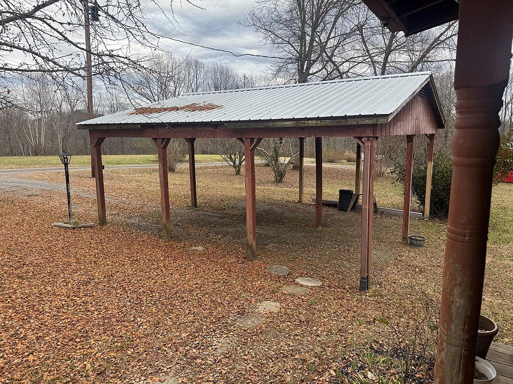 146 H Brown Ln Gainesboro, TN 38562  | Single Family