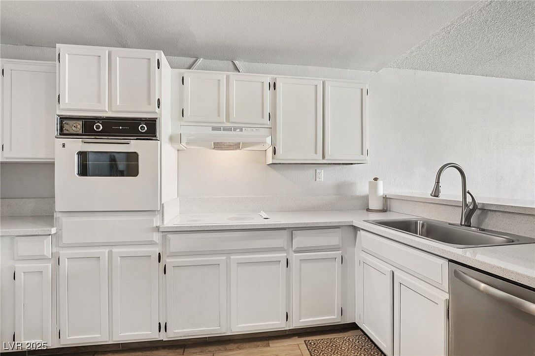 725 N Royal Crest Cir UNIT 215 Las Vegas, NV 89169  | Condominium