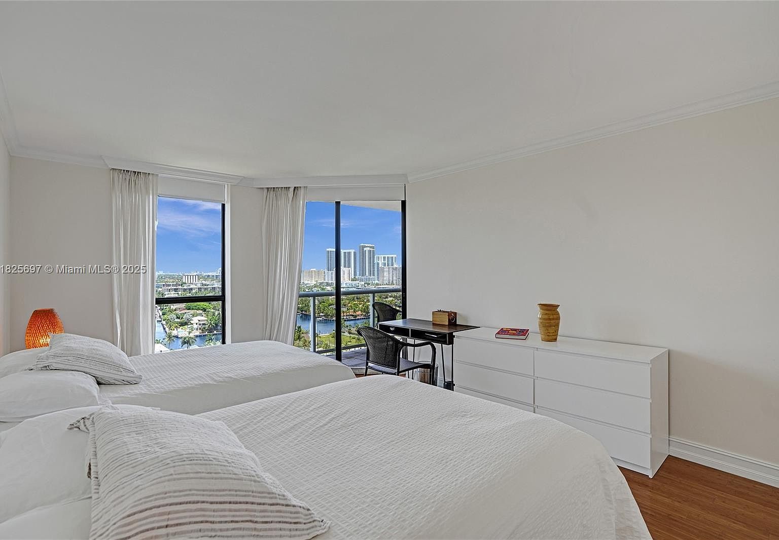 3640 Yacht Club Dr APT 1704 Aventura, FL 33180 | Condominium