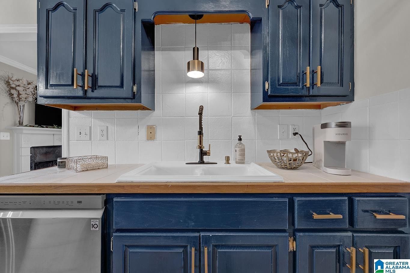 912 Spring Hollow Cir Gardendale, AL 35071  | Single Family