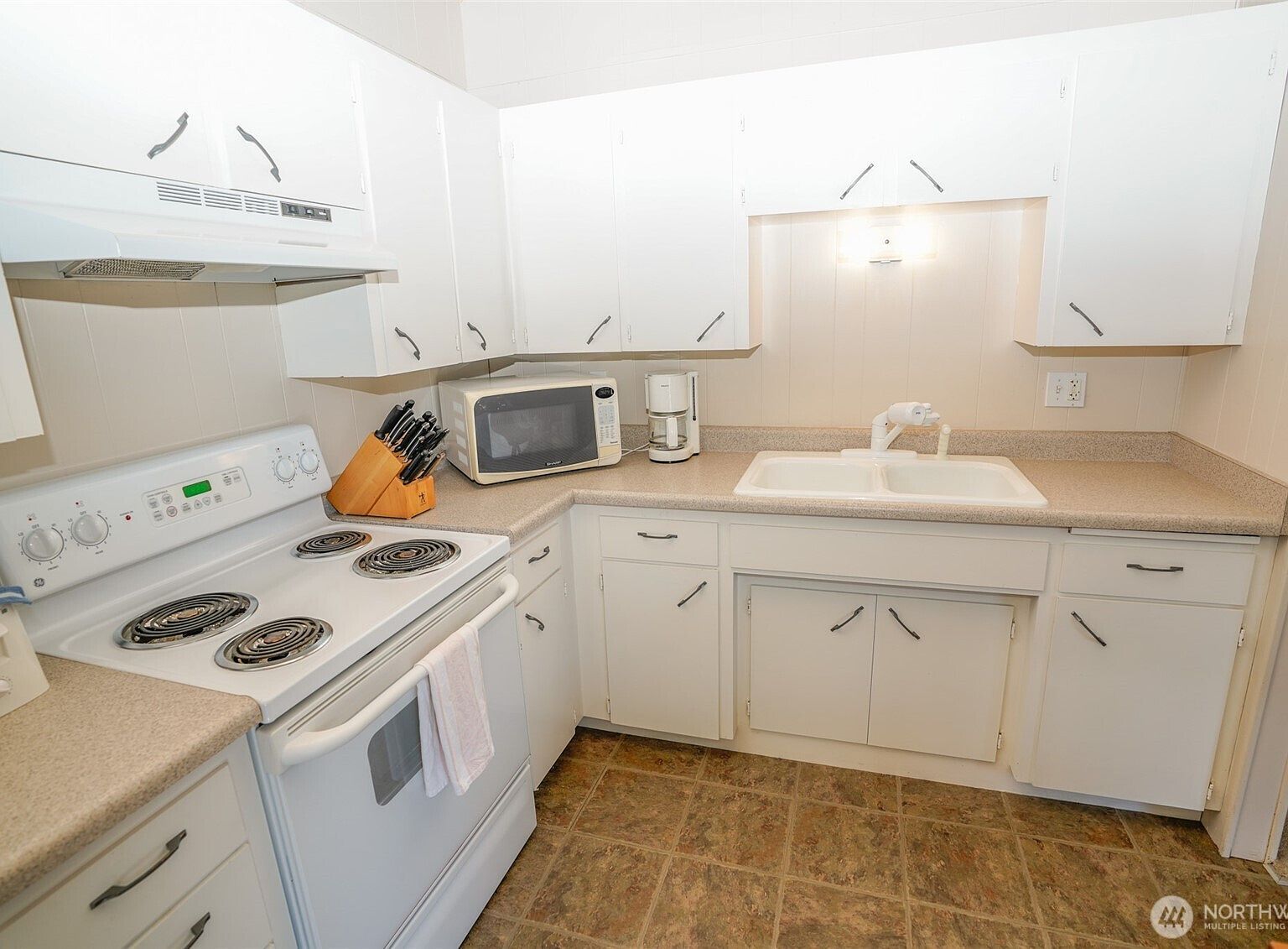 90 N Lakefront Loop Hoodsport, WA 98548 | Single Family