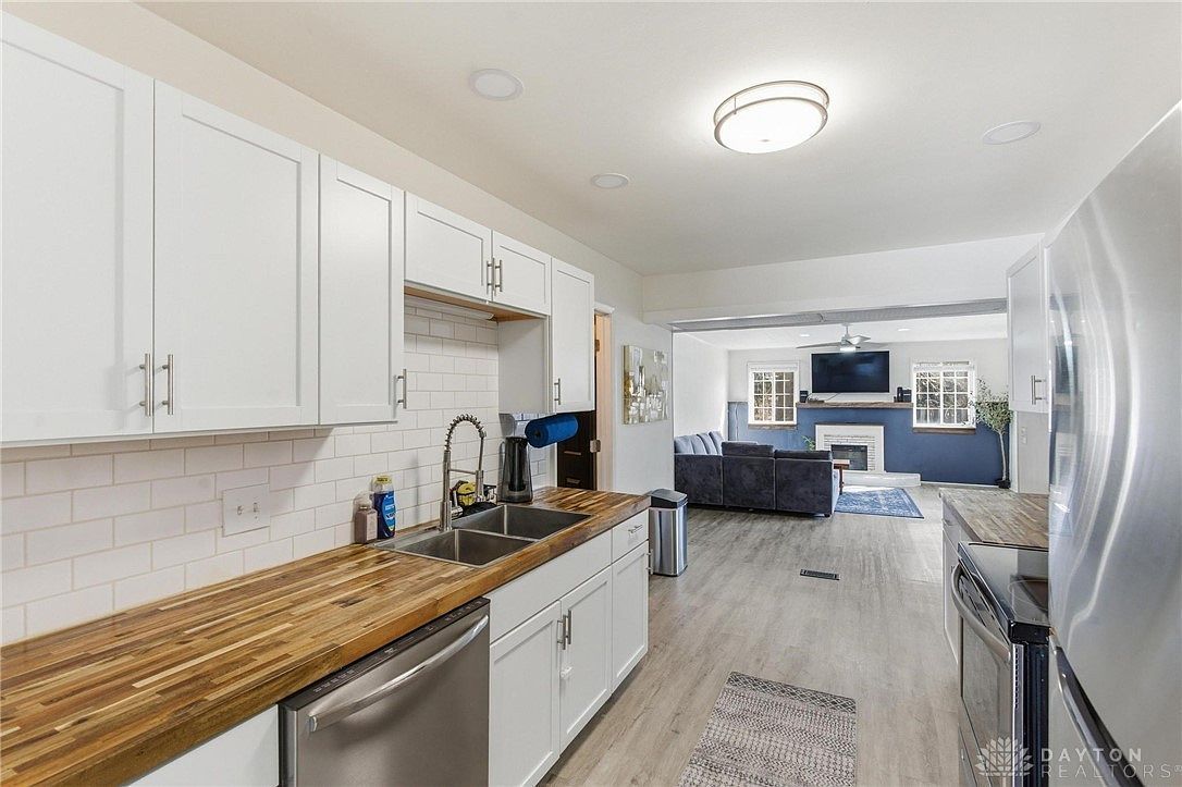 10 Woods Rd Springboro, OH 45066  | Single Family