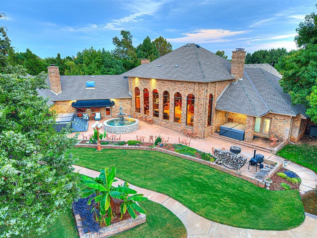 2605 Oakcrest Dr Edmond, OK 73012 | Single Family