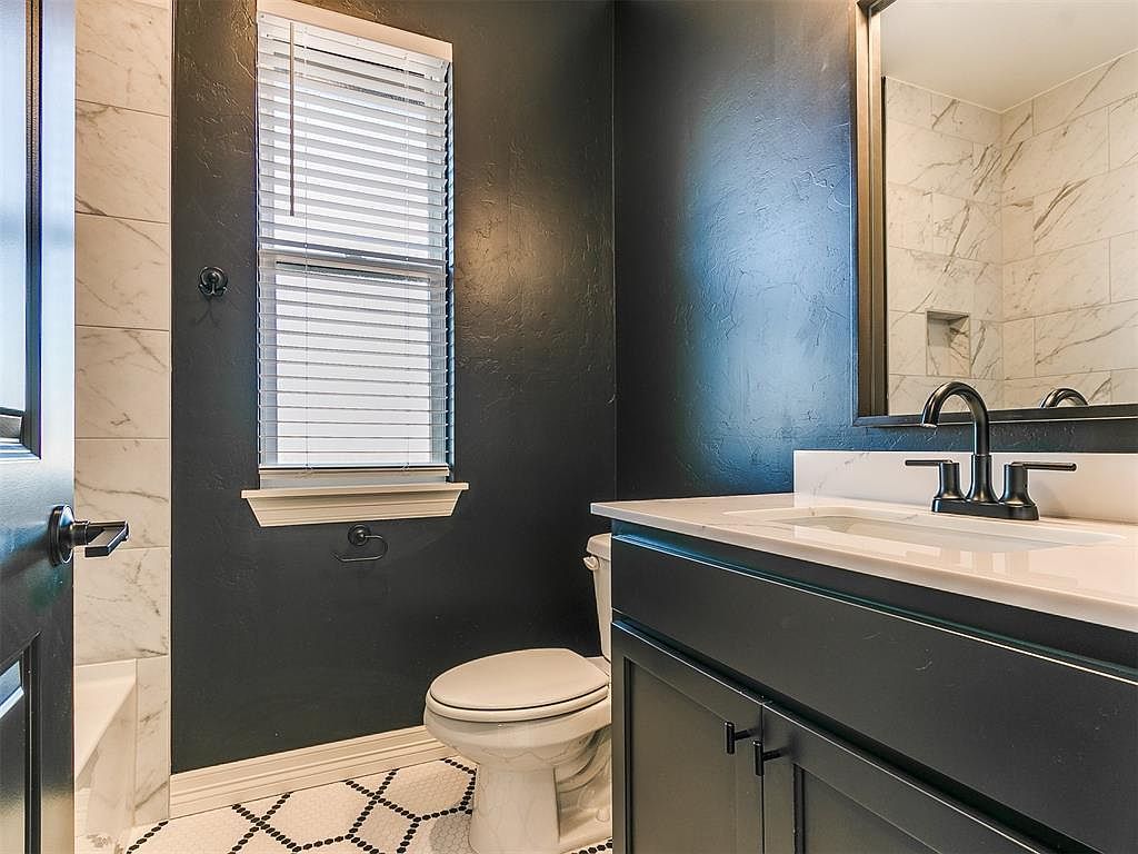 7713 Wilshire Woods Dr Yukon, OK 73099  | Single Family