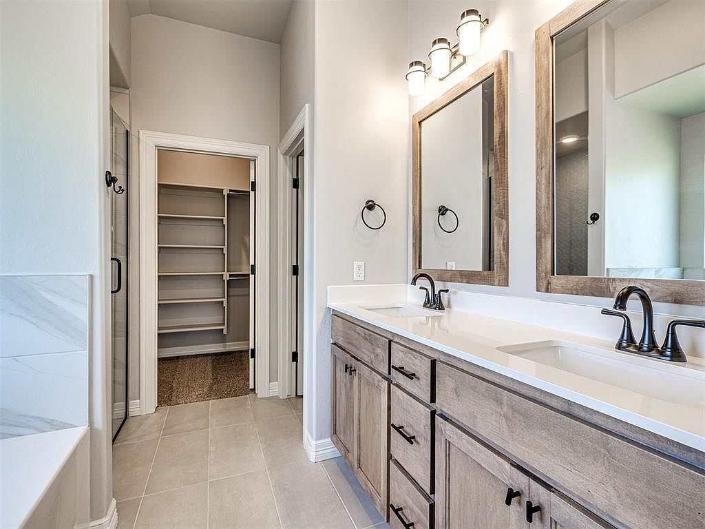 7712 Three Woods Ln Yukon, OK 73099  | Single Family