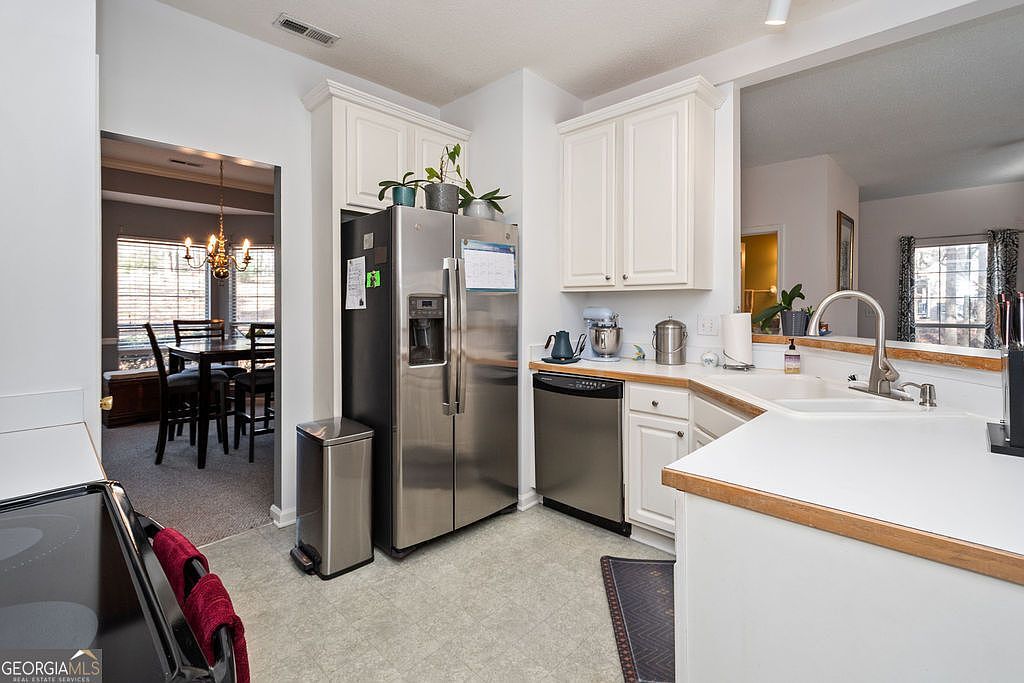 231 Barrington Farms Pkwy Sharpsburg, GA 30277  | Single Family