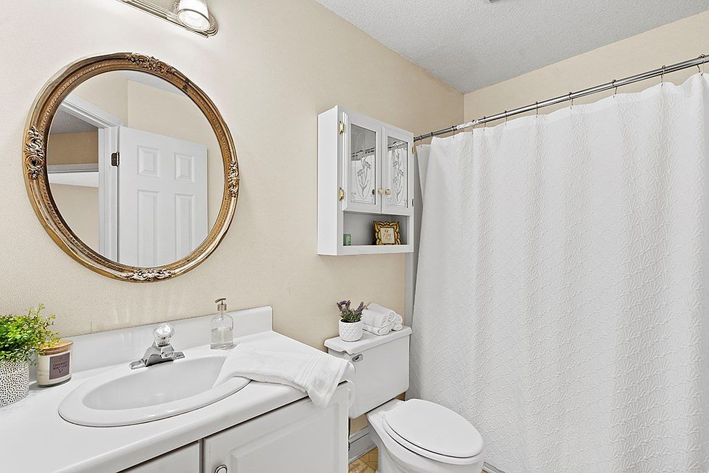 113 Cobblestone Ln Greenwood, SC 29649  | Single Family