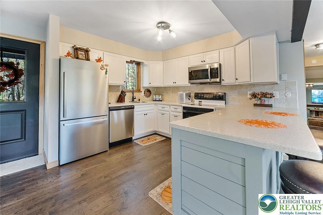 809 Boulder Ct Hawley, PA 18428  | Single Family