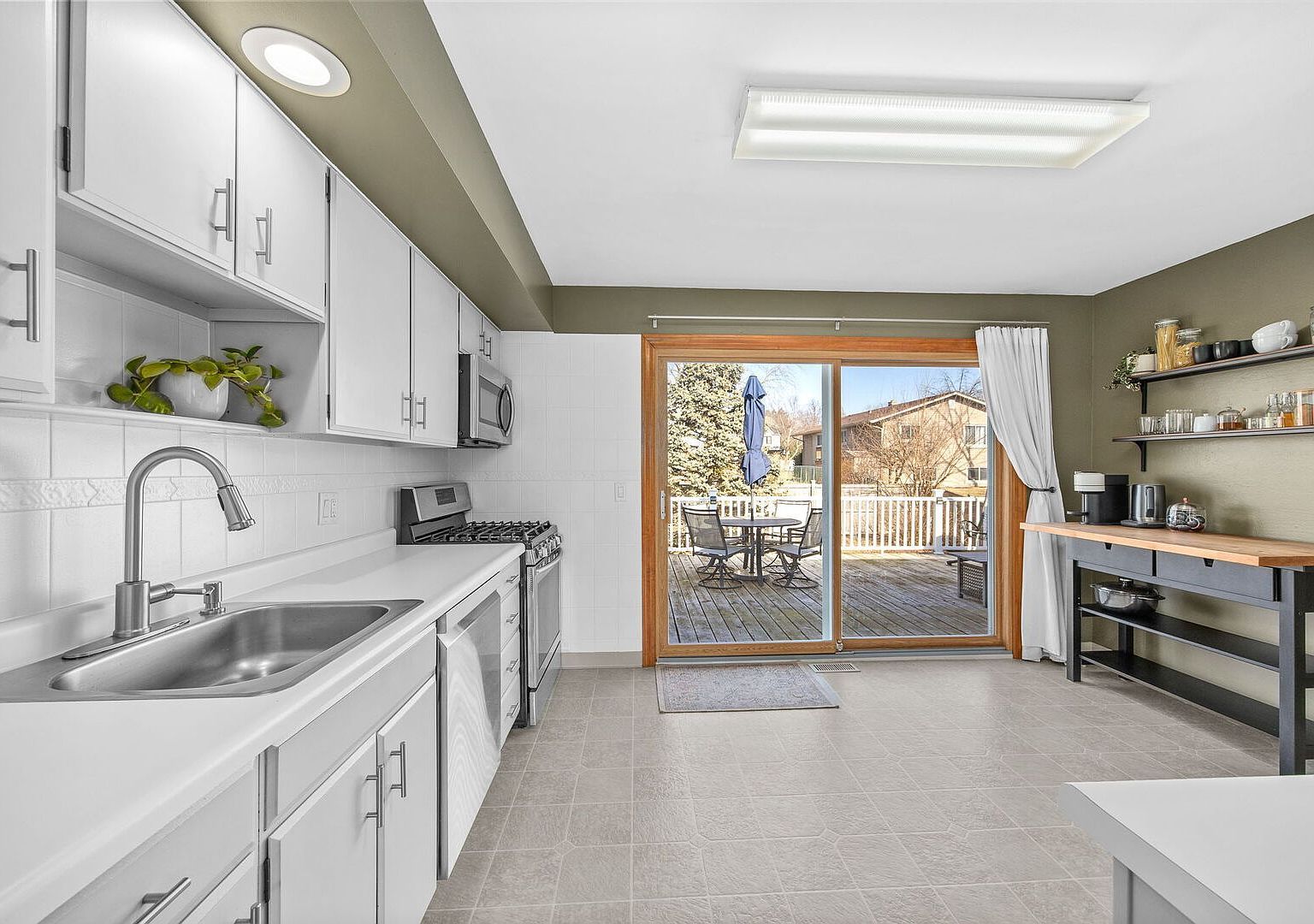 2422 Stonewall Ave Woodridge, IL 60517  | Single Family