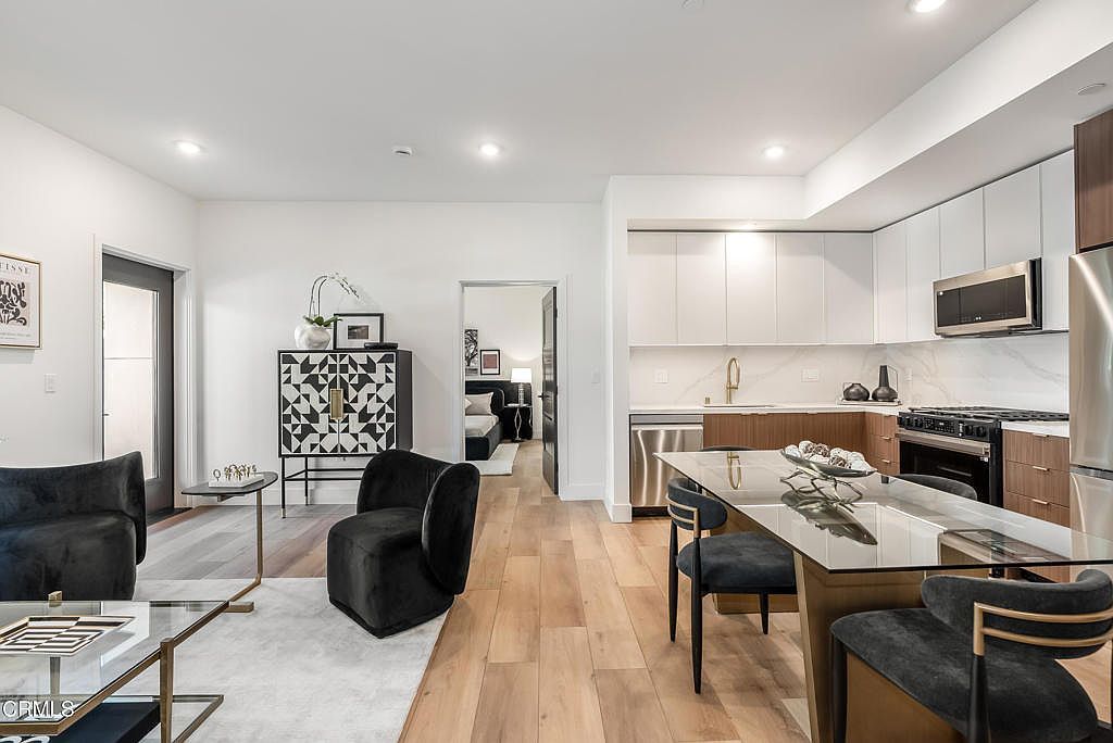 139 S Oak Knoll Ave #104 Pasadena, CA 91101  | Condominium