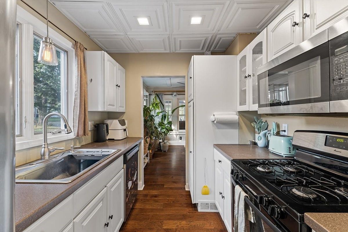 3607 50th St Des Moines, IA 50310 | Single Family