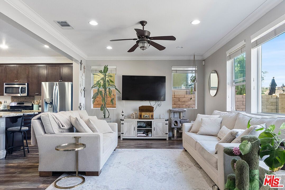 19861 Via Beeler Santa Clarita, CA 91321 | Condominium